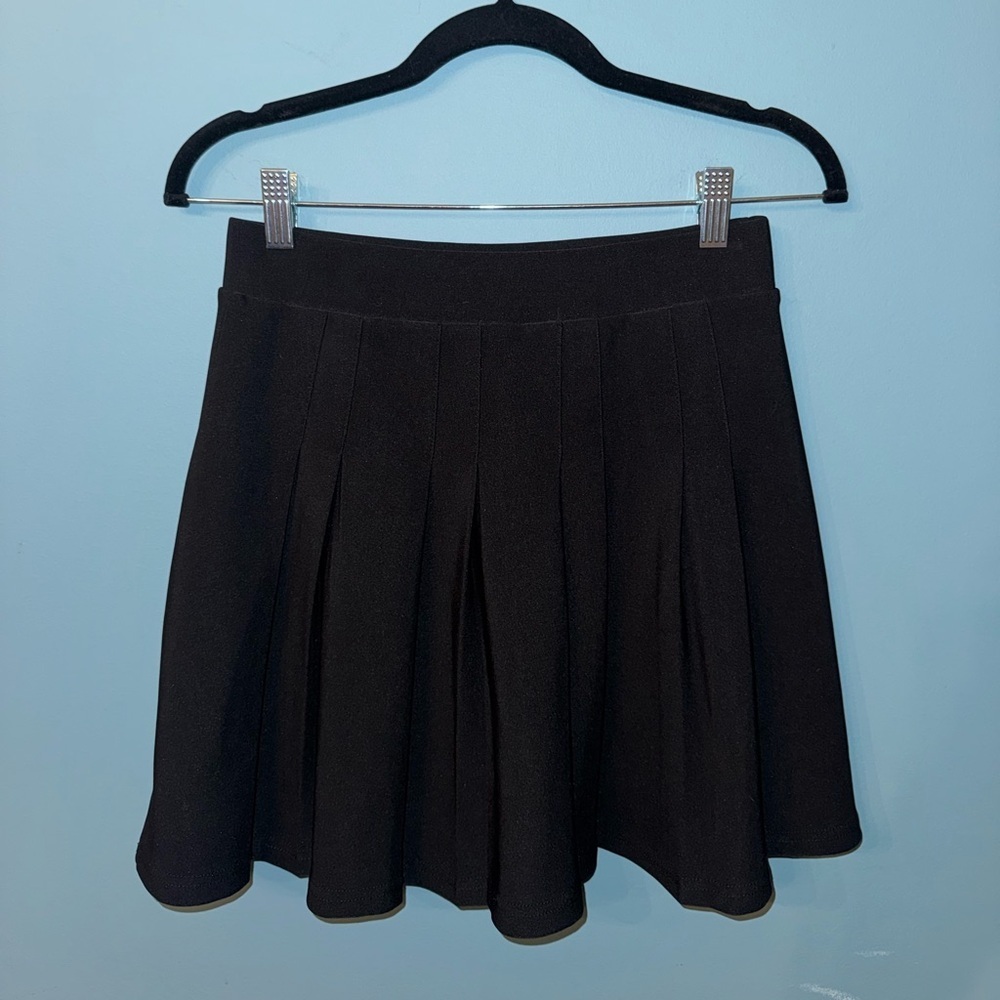 Women’s Pleated Black Skorts